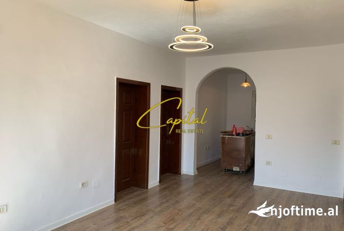 Ambient biznesi me qera 3+1 ne Tirane - 75,000 Leke