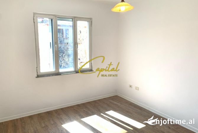 Ambient biznesi me qera 3+1 ne Tirane - 75,000 Leke
