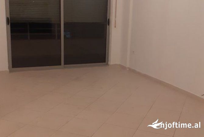 Shtepi ne shitje Apartament ne Tirane, 2+1, Mobilimi Bosh, pa mobiluar, Pagesa 140,000  Euro.