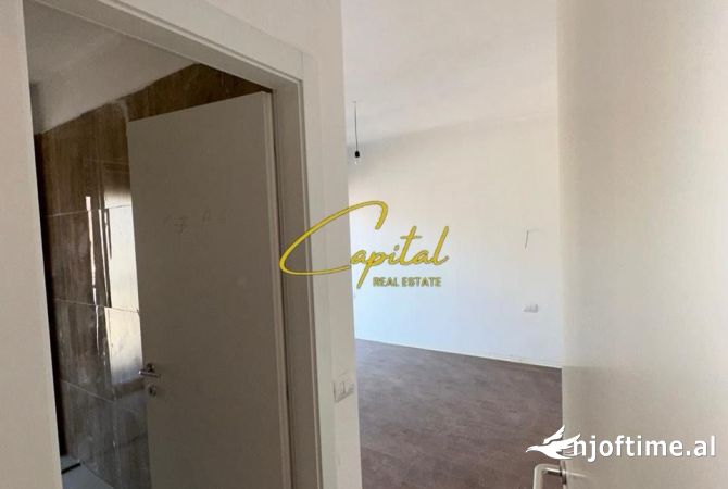 ZYRE ME QERA 100 M2 PAZARI I RI 900 EURO