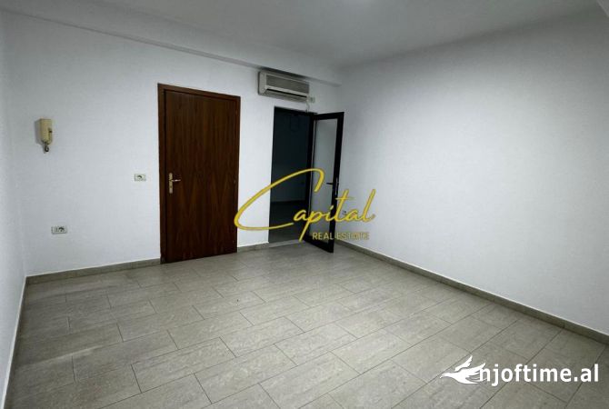 Ambient biznesi me qera 3+1 ne Tirane - 800 Euro