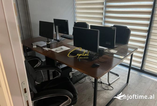 ZYRE ME QERA 108 M2 KOMPLEKSI SQUARE 21 1.700 EURO