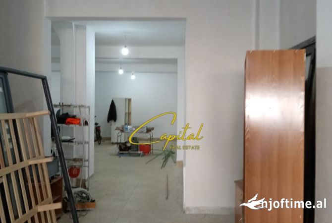 Ambient biznesi me qera 3+1 ne Tirane - 1,200 Euro