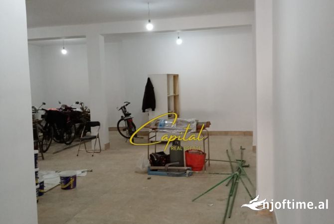 Ambient biznesi me qera 3+1 ne Tirane - 1,200 Euro