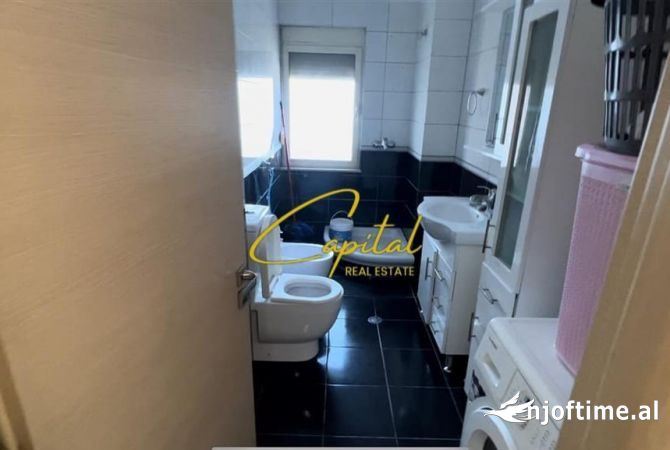 Shtepi ne shitje Apartament ne Tirane, 1+1, Mobilimi E mobiluar, Pagesa 150,000  Euro.