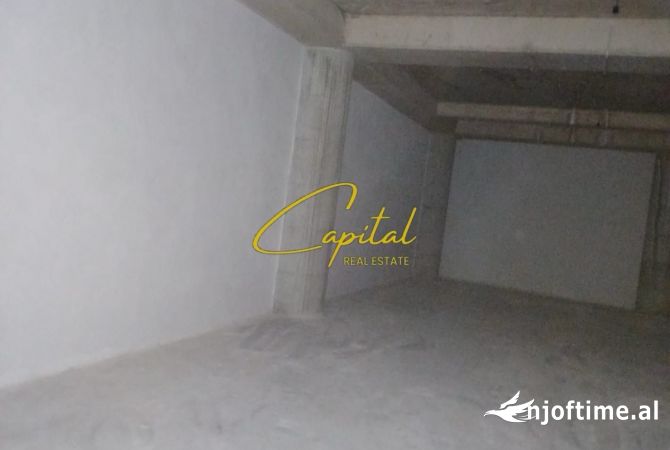 Ambient biznesi me qera 4+1 ne Tirane - 3,000 Euro