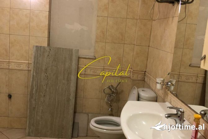 ZYRE ME QERA 84 M2 RRUGA SIRI KODRA 900 EURO