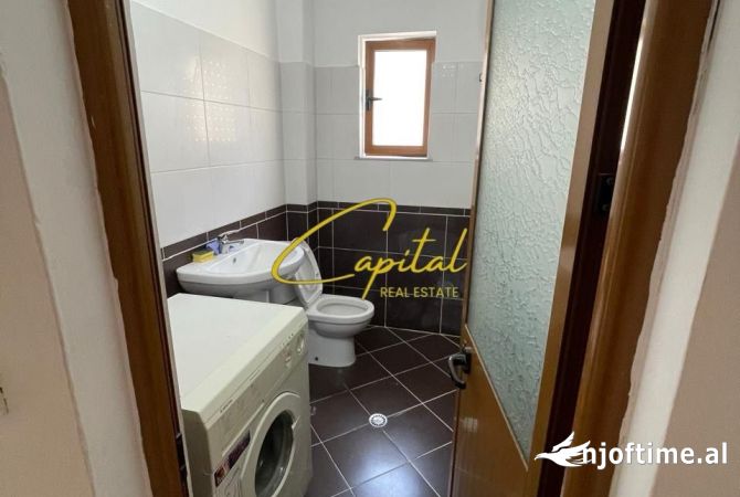 Shtepi ne shitje Apartament ne Tirane, 1+1, Mobilimi Bosh, pa mobiluar, Pagesa 95,000  Euro.