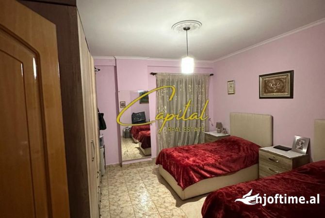 Shtepi ne shitje Apartament ne Tirane, 2+1, Mobilimi E mobiluar, Pagesa 143,000  Euro.