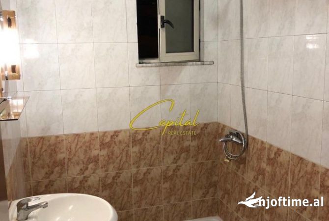 Shtepi ne shitje Apartament ne Tirane, 2+1, Mobilimi E mobiluar, Pagesa 160,000  Euro.