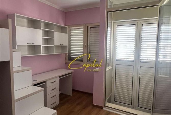 Shtepi me qera Apartament ne Tirane, 2+1, Mobilimi E mobiluar, Pagesa 800  Euro.