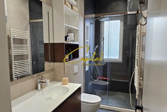 Shtepi ne shitje Apartament ne Tirane, 3+1, Mobilimi E mobiluar, Pagesa 331,000  Euro.