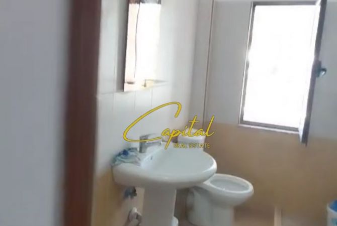 Shtepi ne shitje Apartament ne Tirane, 1+1, Mobilimi Bosh, pa mobiluar, Pagesa 75,000  Euro.
