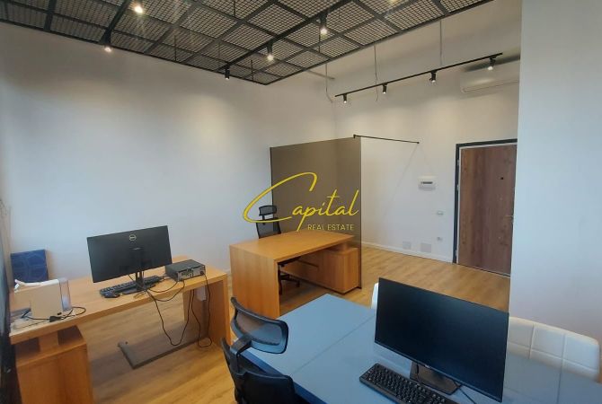 Ambiente Commerciale in Vendita 3+1 a Tirana - 105,000 Euro