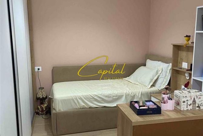 Shtepi ne shitje Apartament ne Tirane, 2+1, Mobilimi E mobiluar, Pagesa 129,000  Euro.