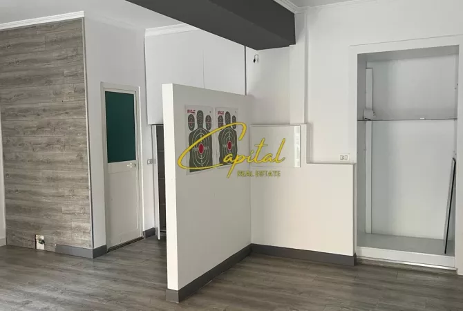 Ambiente Commerciale in Affitto 1+1 a Tirana - 40,000 Leke