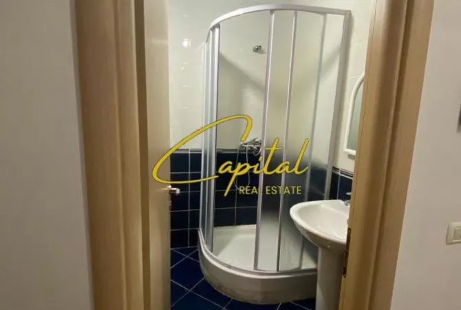 Shtepi ne shitje Apartament ne Tirane, 2+1, Mobilimi E mobiluar, Pagesa 177,000  Euro.