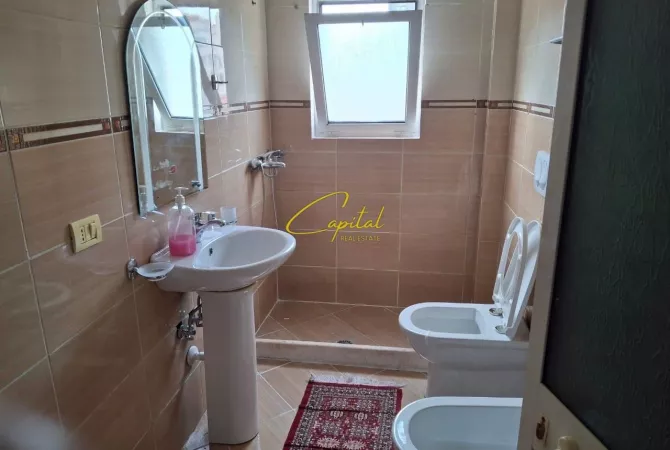 Shtepi me qera Apartament ne Tirane, 2+1, Mobilimi E mobiluar, Pagesa 50,000  Leke.