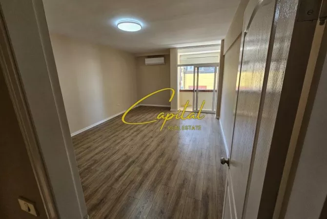 Ambient biznesi me qera 3+1 ne Tirane - 1,300 Euro