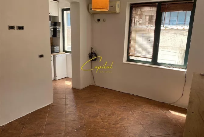 Ambiente Commerciale in Affitto 3+1 a Tirana - 650 Euro