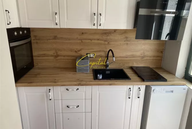 Ambiente Commerciale in Affitto 3+1 a Tirana - 650 Euro
