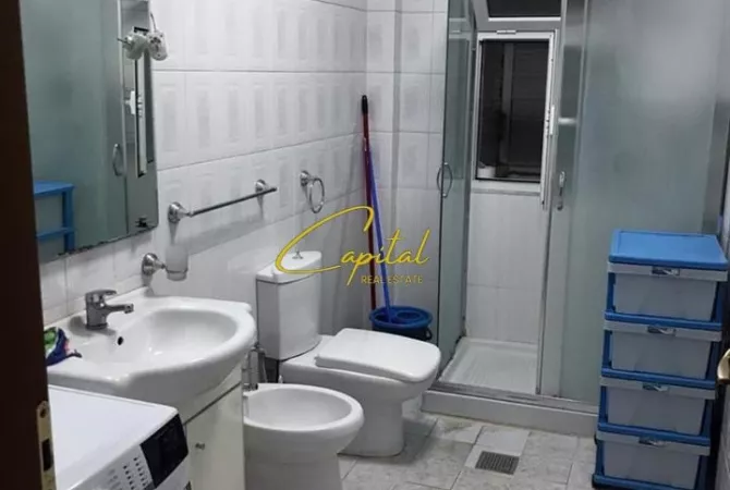 Shtepi me qera Apartament ne Tirane, 2+1, Mobilimi E mobiluar, Pagesa 50,000  Leke.