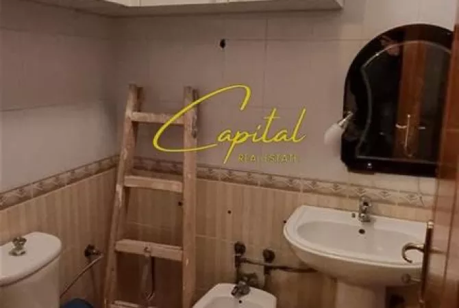 Shtepi me qera Apartament ne Tirane, 3+1, Mobilimi E mobiluar, Pagesa 1,000  Euro.