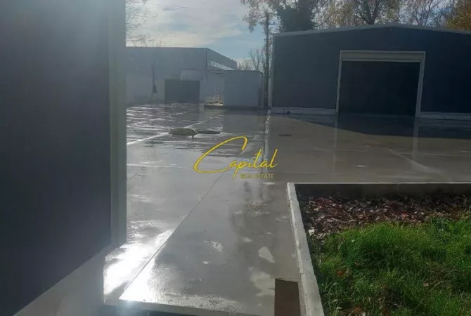 KAPANON ME QERA 1300 M2 RINAS 1.500 EURO