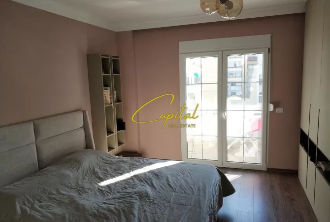 Shtepi me qera Apartament ne Tirane, 2+1, Mobilimi E mobiluar, Pagesa 1,100  Euro.