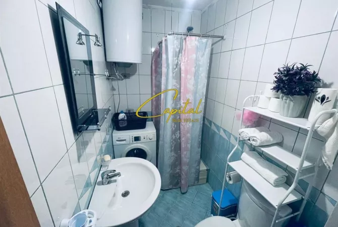 Shtepi ne shitje Apartament ne Tirane, Garsoniere, Mobilimi Bosh, pa mobiluar, Pagesa 100,000  Euro.