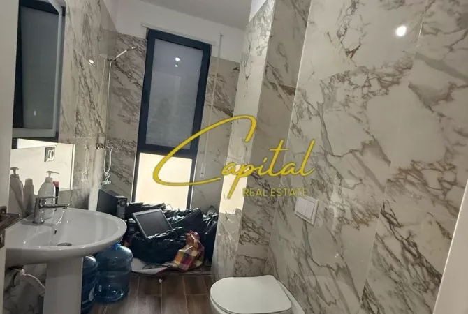 ZYRE ME QERA 136 M2 XHAMLLIKU 70.000 LEKE