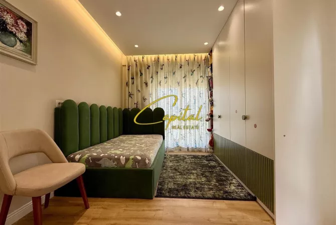 Shtepi ne shitje Apartament ne Tirane, 2+1, Mobilimi E mobiluar, Pagesa 253,000  Euro.