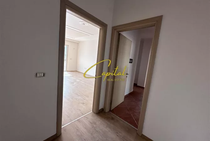 Shtepi me qera Apartament ne Tirane, 3+1, Mobilimi Pjeserisht e mobiluar, Pagesa 550  Euro.