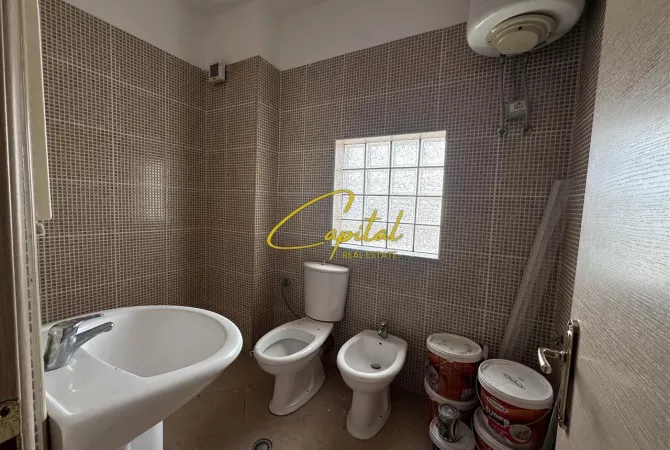 Shtepi me qera Apartament ne Tirane, 3+1, Mobilimi Pjeserisht e mobiluar, Pagesa 550  Euro.