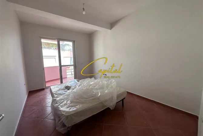 Ambiente Commerciale in Affitto 3+1 a Tirana - 550 Euro