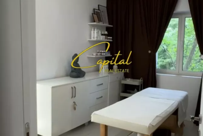 Ambiente Commerciale in Affitto 3+1 a Tirana - 65,000 Leke