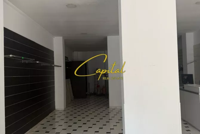 Ambiente Commerciale in Affitto 3+1 a Tirana - 80,000 Leke