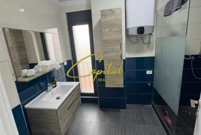 Ambjent biznesi me qera 3+1 ne Tirane - 900 Euro
