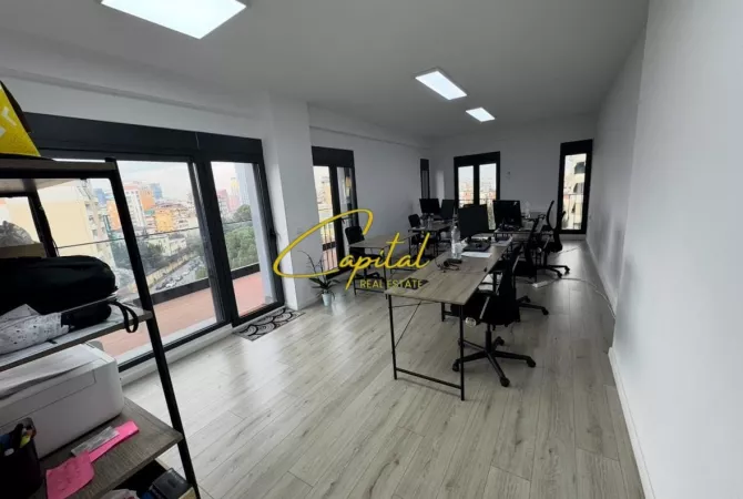Ambjent biznesi me qera 3+1 ne Tirane - 900 Euro