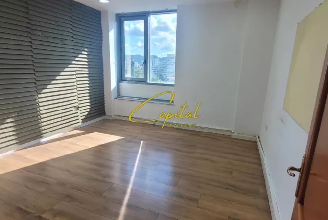 Ambient biznesi me qera 3+1 ne Tirane - 1,100 Euro