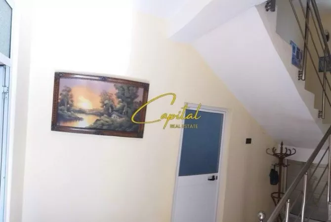 Shtepi me qera Vila Luksoze ne Tirane, 3+1, Mobilimi E mobiluar, Pagesa 2,000  Euro.