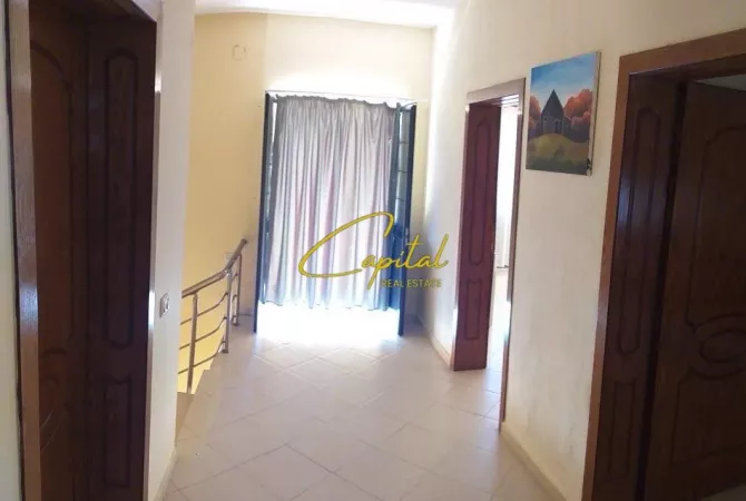 Shtepi me qera Vila Luksoze ne Tirane, 3+1, Mobilimi E mobiluar, Pagesa 2,000  Euro.