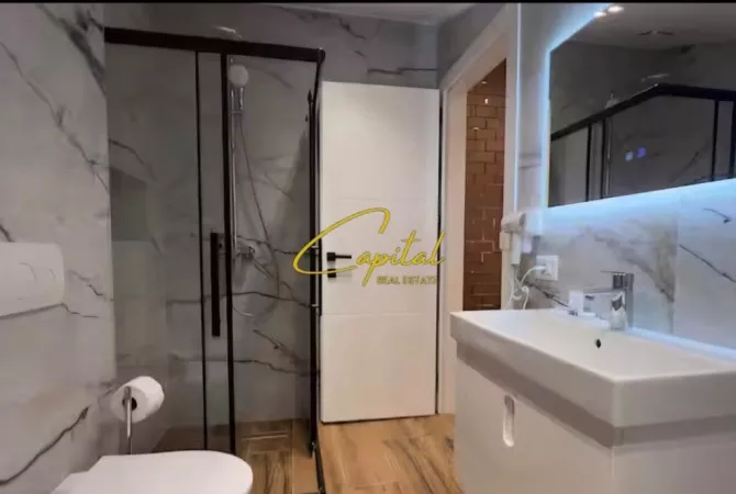 Shtepi ne shitje Apartament ne Tirane, 4+1, Mobilimi E mobiluar, Pagesa 532,000  Euro.