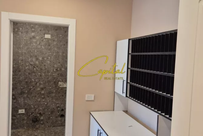 Ambient biznesi me qera 3+1 ne Tirane - 2,200 Euro