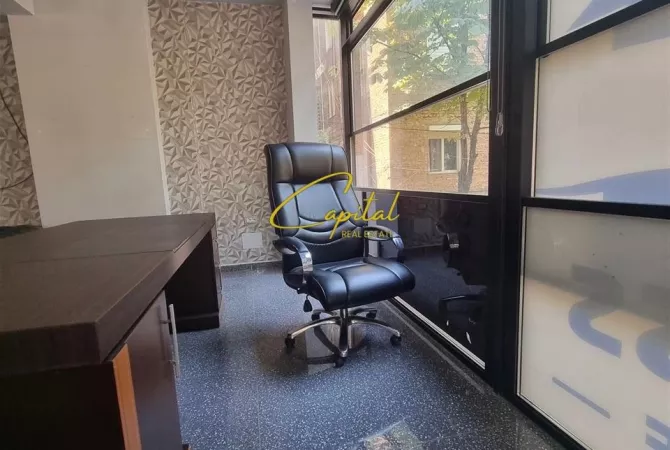 Ambjent biznesi me qera 3+1 ne Tirane - 600 Euro