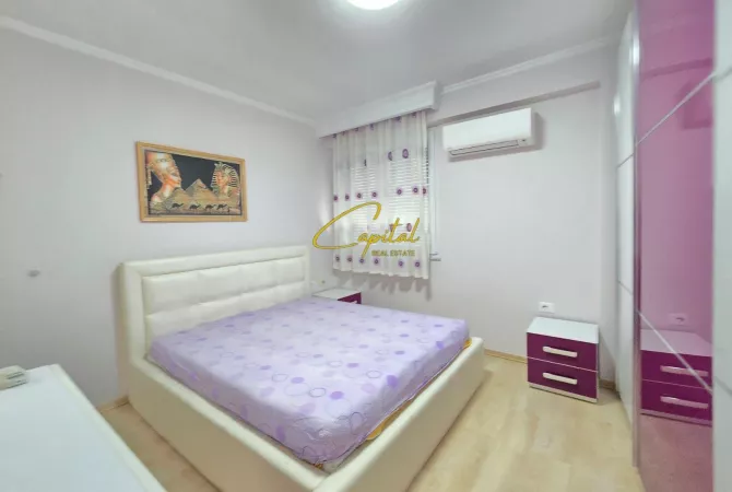 Shtepi me qera Apartament ne Tirane, 3+1, Mobilimi E mobiluar, Pagesa 1,000  Euro.