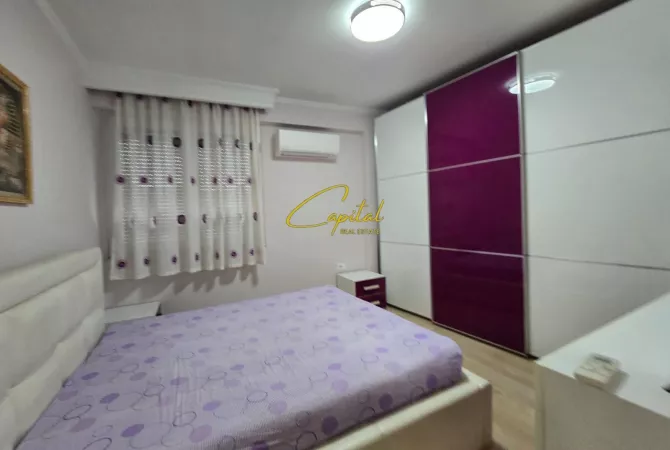 Shtepi me qera Apartament ne Tirane, 3+1, Mobilimi E mobiluar, Pagesa 1,000  Euro.