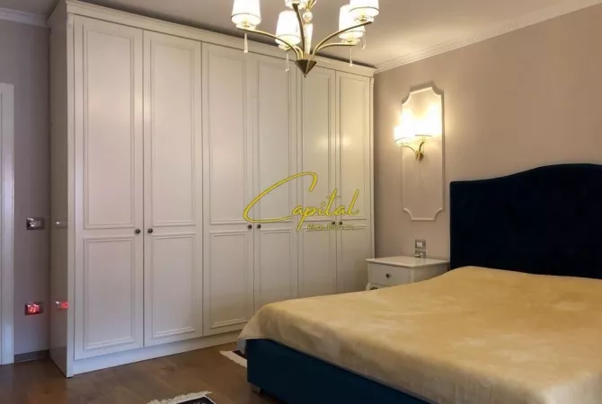 Shtepi ne shitje Apartament ne Tirane, 2+1, Mobilimi E mobiluar, Pagesa 158,000  Euro.