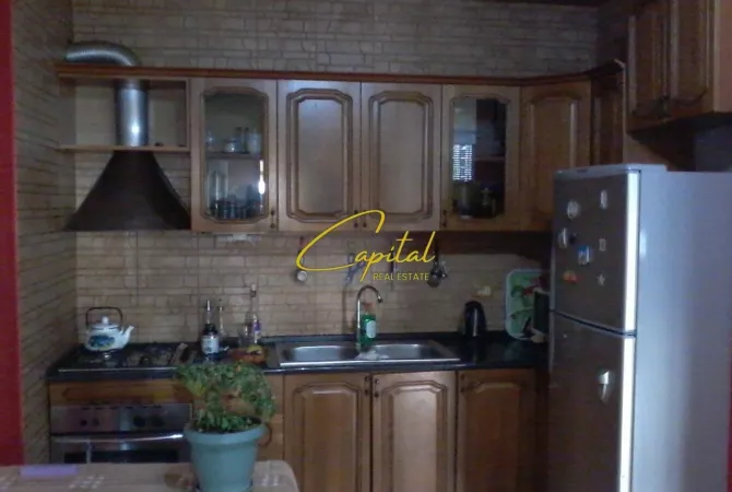 Shtepi ne shitje Apartament ne Tirane, 3+1, Mobilimi E mobiluar, Pagesa 170,000  Euro.