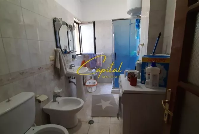 Shtepi ne shitje Apartament ne Tirane, 3+1, Mobilimi E mobiluar, Pagesa 170,000  Euro.